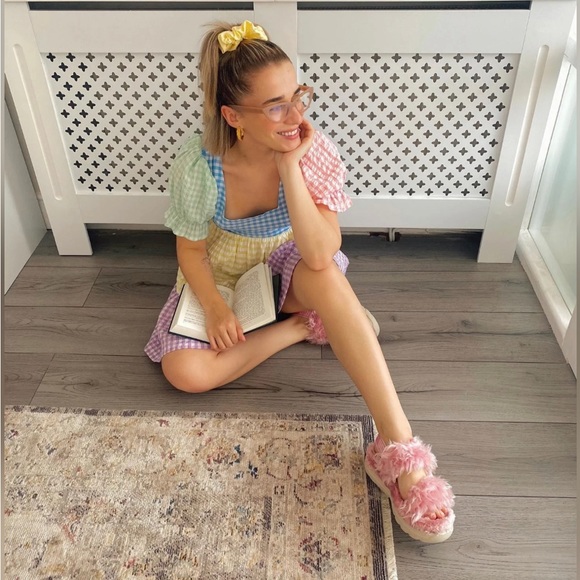 UGG Women's Fluff Sugar Faux Fur Sandal Plush Insole Logo Strap Pink size 6 NEW - Picture 1 of 8